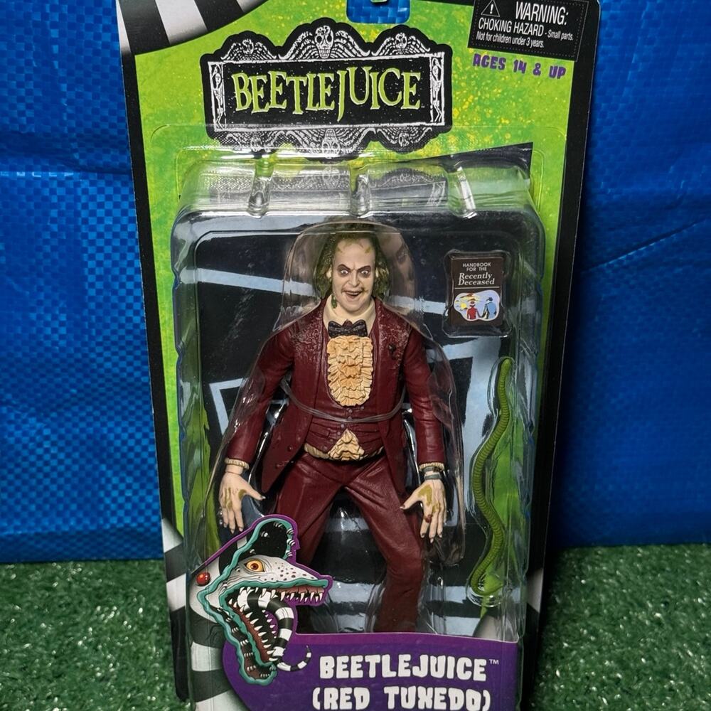 NECA Beetlejuice Red Tuxedo Included Handbook And Snake